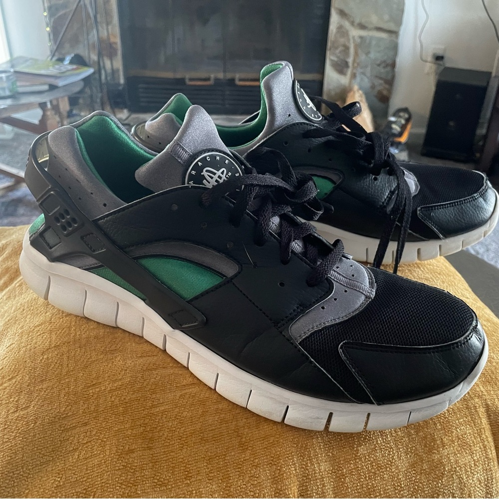 Nike Hurache Black and Green Men's Trainers